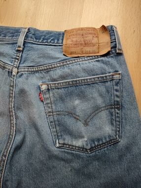 Levi's 501 Men's Light Blue Straight Jeans with Signature Back Pocket